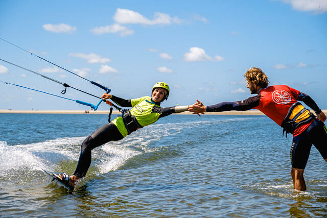 BLOW kitesurf school de Zandmotor