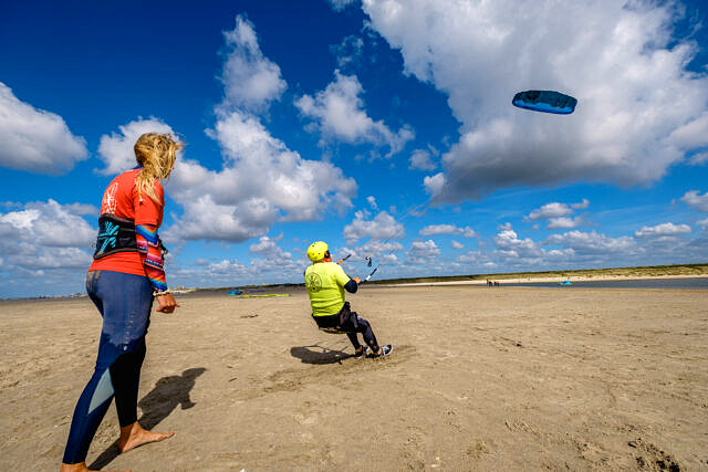 BLOW kitesurf school de Zandmotor