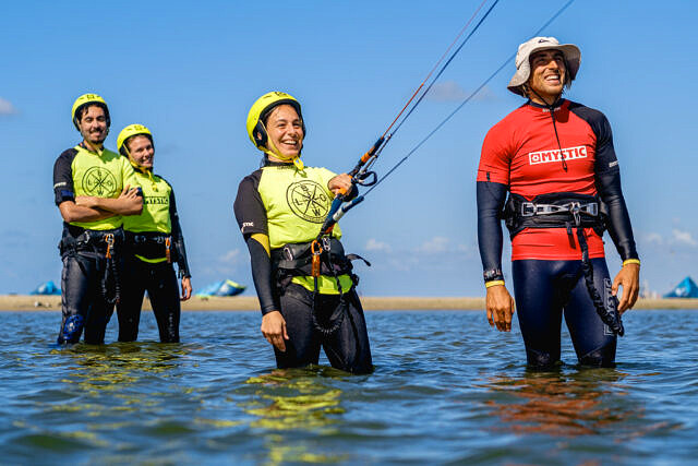BLOW kitesurf school de Zandmotor