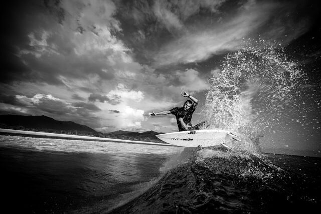Surfing sumbawa