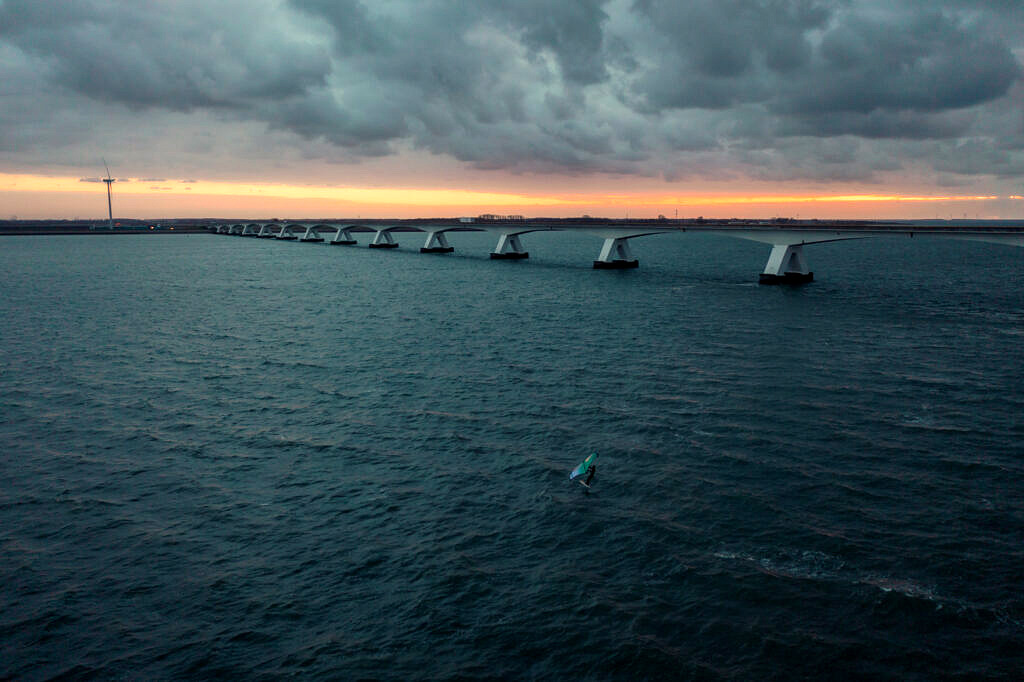 annelous-wingfoilen-zeelandbrug