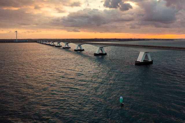 annelous-wingfoilen-zeelandbrug